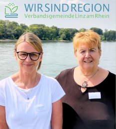 Jutta Mönnig und Waltraud Schmaus Jutta Mönnig und Waltraud Schmaus, Kümmerinnen der Verbandsgemeinde Linz am Rhein, vor dem Rhein